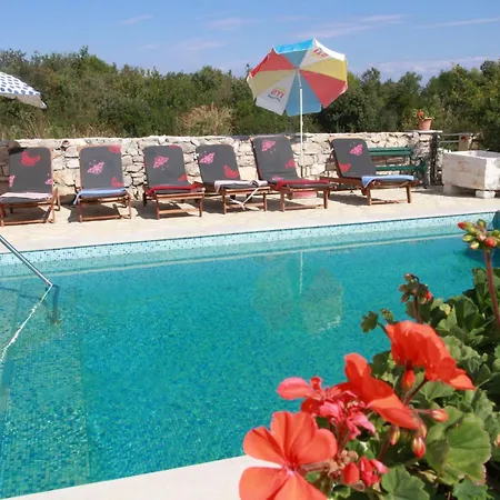 度假居 Geraeumige Ferienvilla Mit Pool Und Meerblick By Interhome