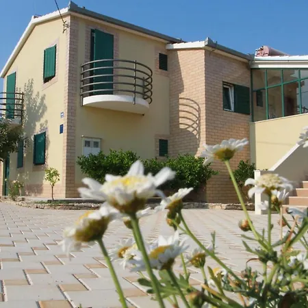 度假居 Geraeumige Ferienvilla Mit Pool Und Meerblick By Interhome *