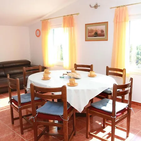 Geraeumige Ferienvilla Mit Pool Und Meerblick By Interhome * Grohote