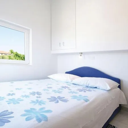 Geraeumige Ferienvilla Mit Pool Und Meerblick By Interhome Grohote