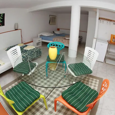 Geraeumige Ferienvilla Mit Pool Und Meerblick By Interhome 度假居 Grohote