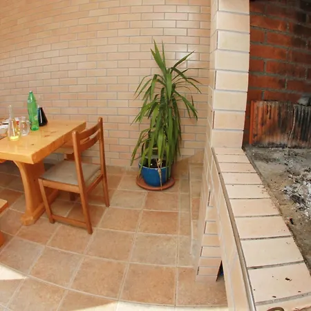 Geraeumige Ferienvilla Mit Pool Und Meerblick By Interhome Grohote